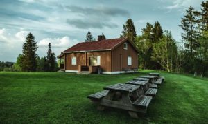 Conoce cómo abrir casas rurales para grupos