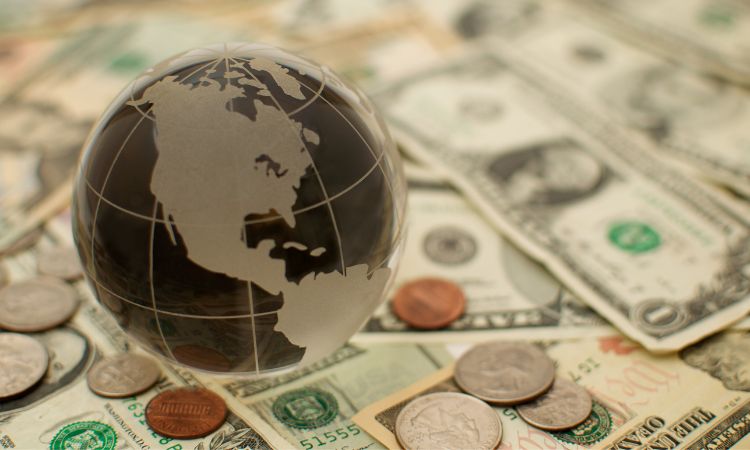 Descubre qué es la economía de mercado, sus características y sus ventajas y desventajas.