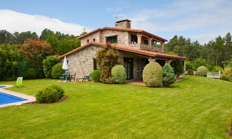 Gestión de alojamientos rurales: claves para emprender con éxito en el turismo rural